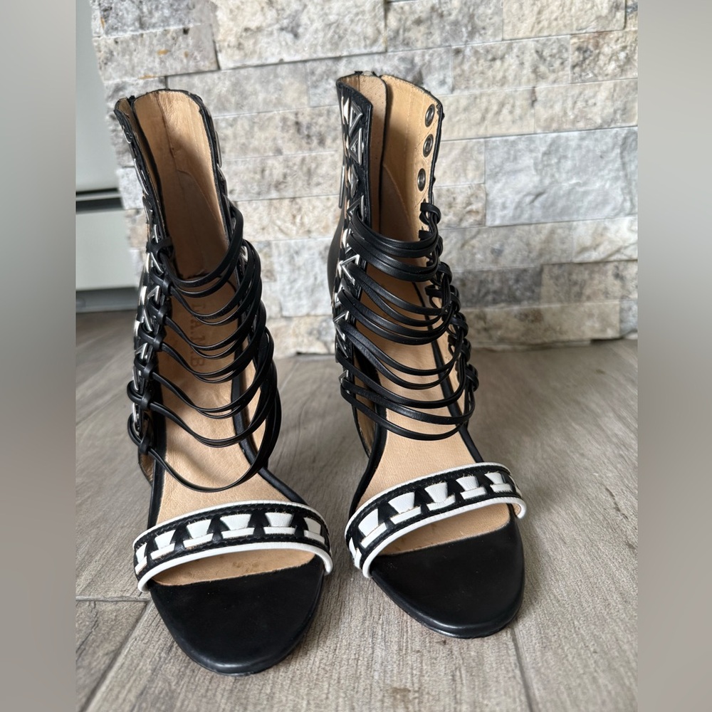 L.A.M.B Black/White Savanna Heels - Picture 3 of 6